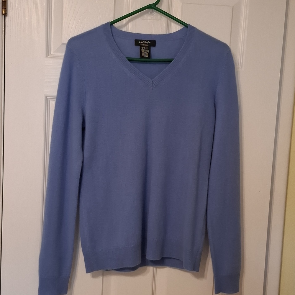 Lord & Taylor sz M, 100% cashmere v-neck sweater in periwinkle blue.